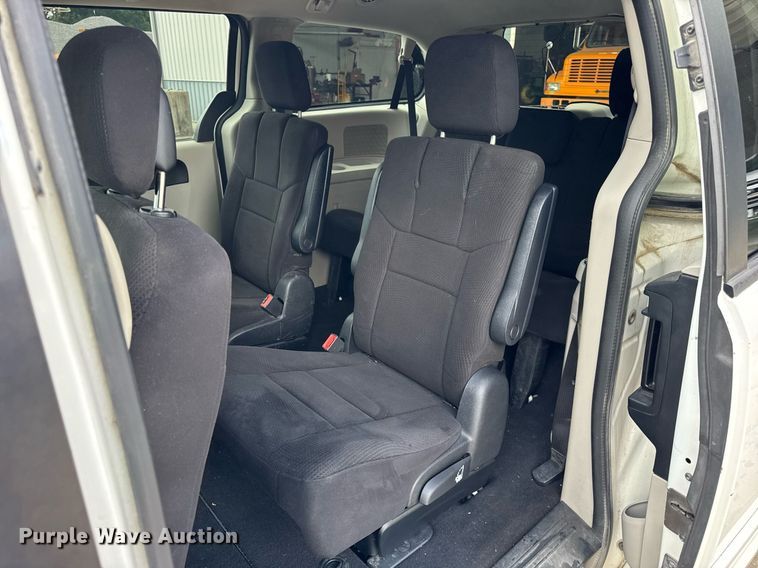 image for item DI9910 2011 Dodge Grand Caravan van