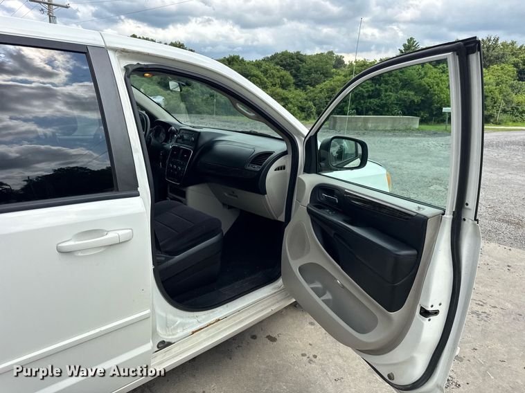 image for item DI9910 2011 Dodge Grand Caravan van