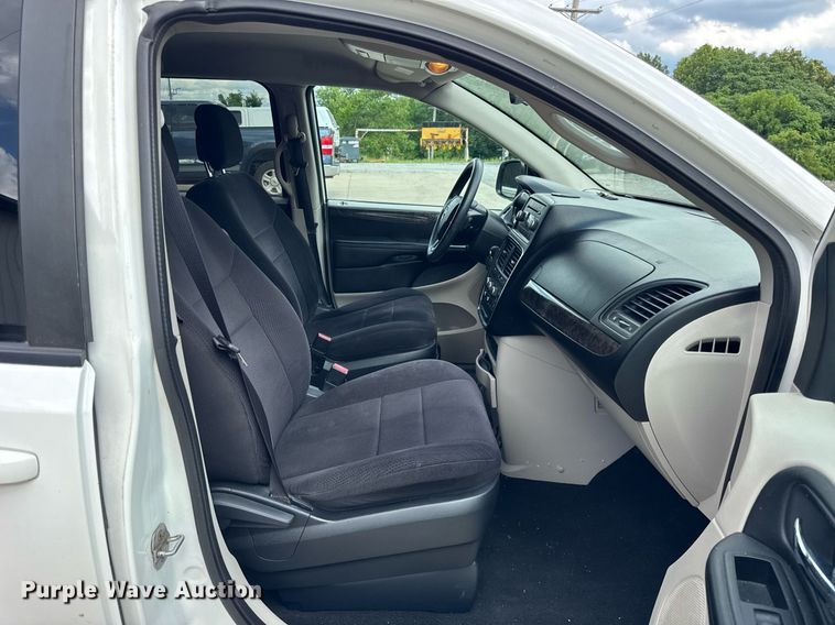 image for item DI9910 2011 Dodge Grand Caravan van