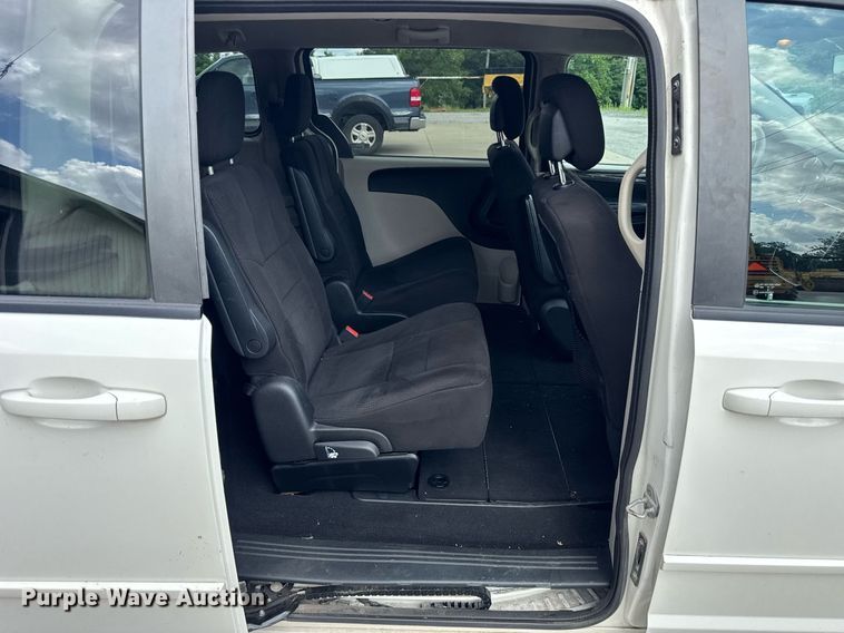 image for item DI9910 2011 Dodge Grand Caravan van