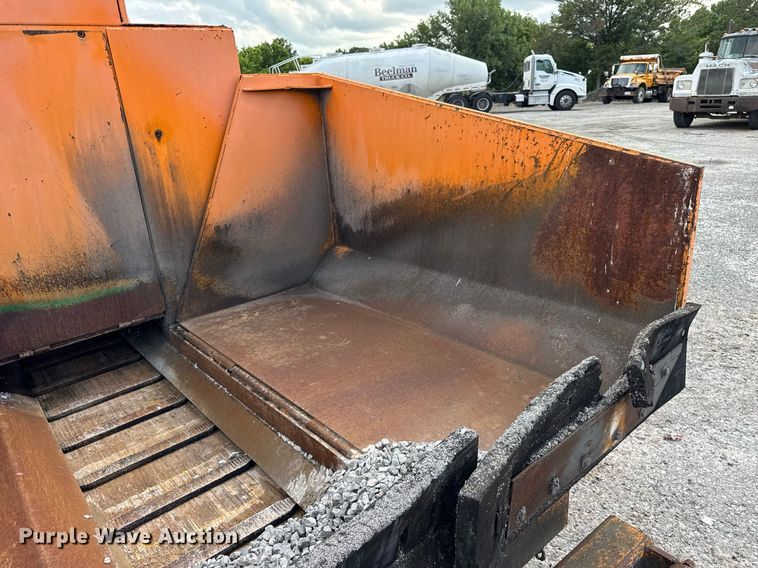 image for item DI9945 1993 Barber Greene BG210B paver