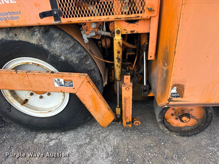 image for item DI9945 1993 Barber Greene BG210B paver