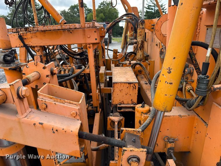 image for item DI9945 1993 Barber Greene BG210B paver