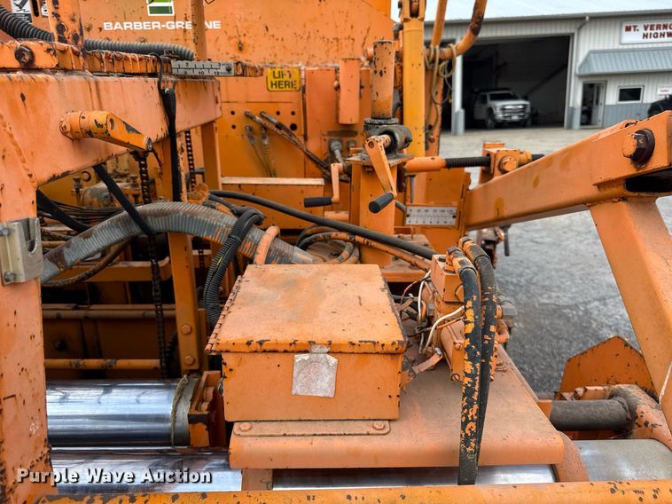 image for item DI9945 1993 Barber Greene BG210B paver