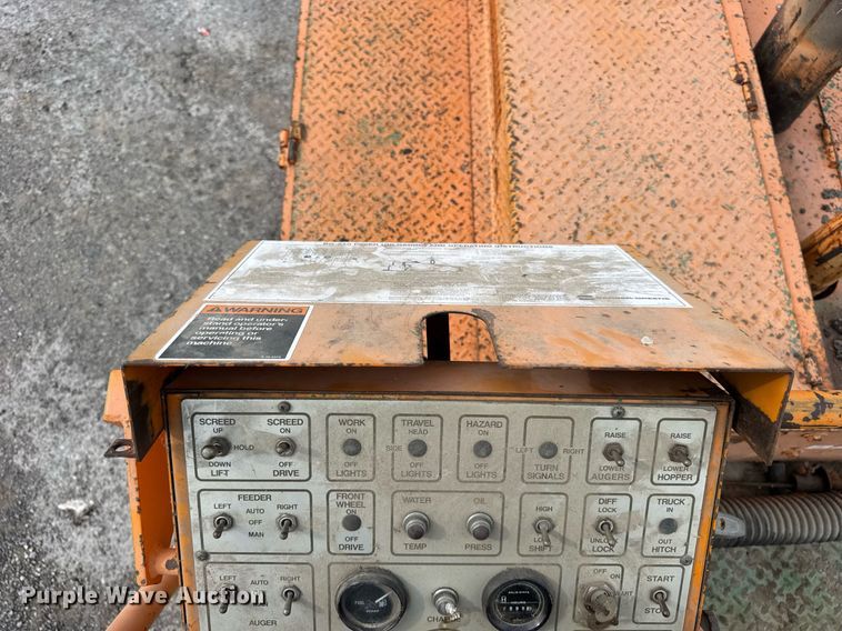 image for item DI9945 1993 Barber Greene BG210B paver