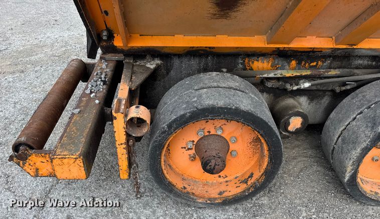 image for item DI9945 1993 Barber Greene BG210B paver