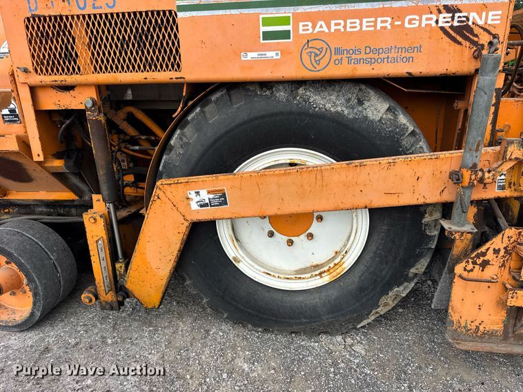 image for item DI9945 1993 Barber Greene BG210B paver