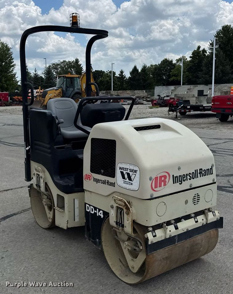 image for item DI9952 Ingersoll Rand DD14 double drum vibratory roller