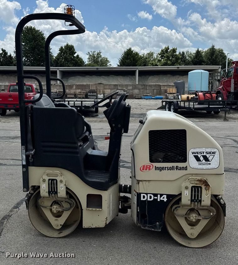 image for item DI9952 Ingersoll Rand DD14 double drum vibratory roller
