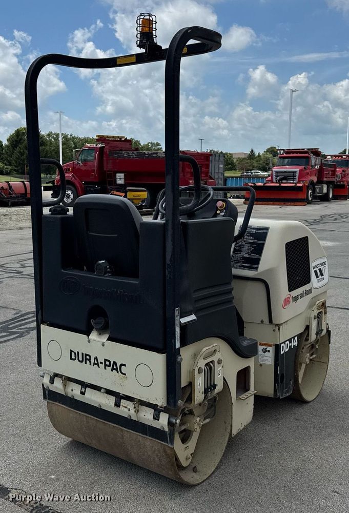 image for item DI9952 Ingersoll Rand DD14 double drum vibratory roller
