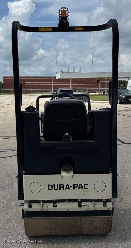 image for item DI9952 Ingersoll Rand DD14 double drum vibratory roller