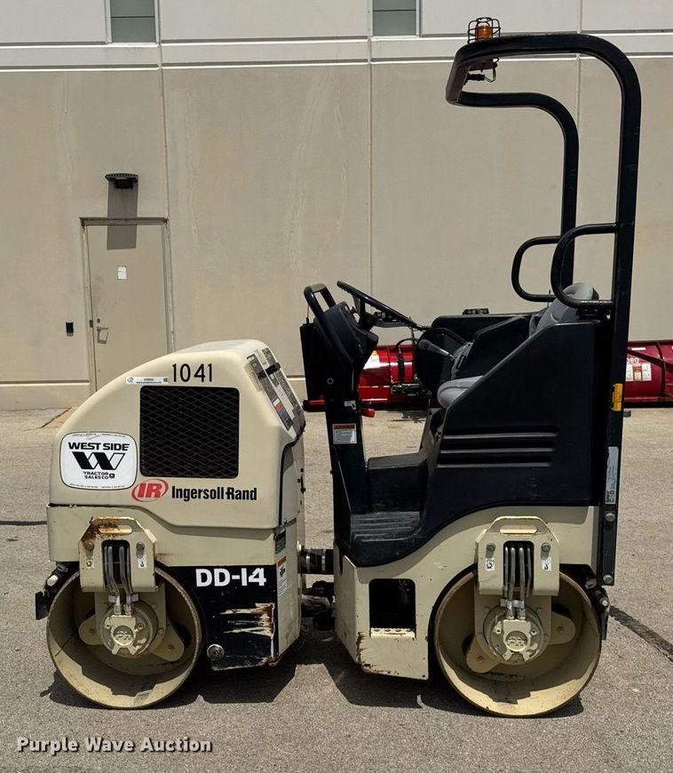 image for item DI9952 Ingersoll Rand DD14 double drum vibratory roller