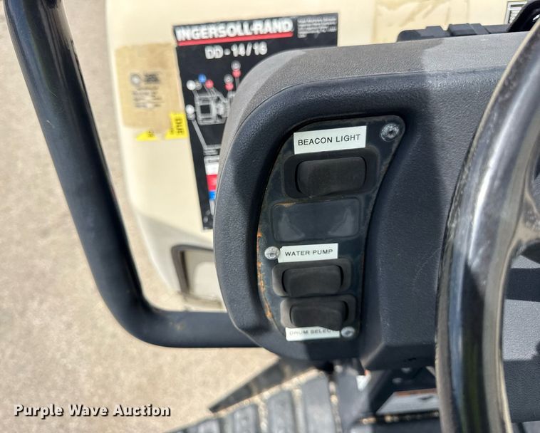 image for item DI9952 Ingersoll Rand DD14 double drum vibratory roller