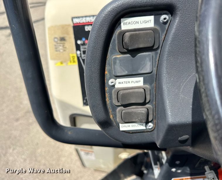 image for item DI9952 Ingersoll Rand DD14 double drum vibratory roller