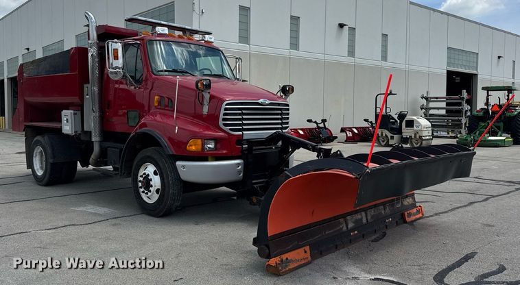 image for item DI9953 2003 Sterling L8500 dump truck