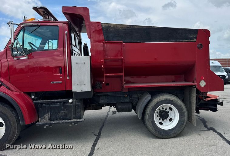 image for item DI9953 2003 Sterling L8500 dump truck