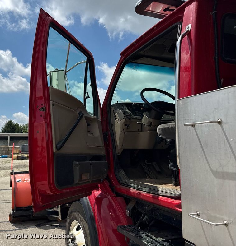 image for item DI9953 2003 Sterling L8500 dump truck