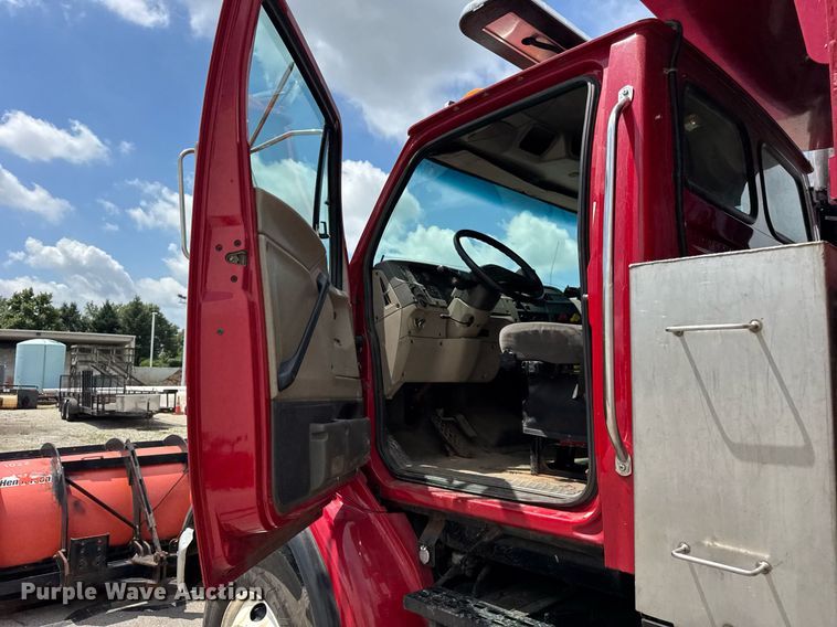 image for item DI9953 2003 Sterling L8500 dump truck