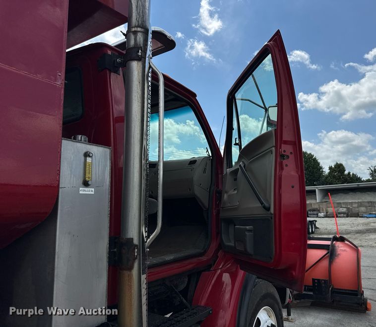 image for item DI9953 2003 Sterling L8500 dump truck