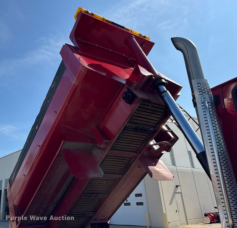 image for item DJ9189 2002 Sterling L8500 dump truck