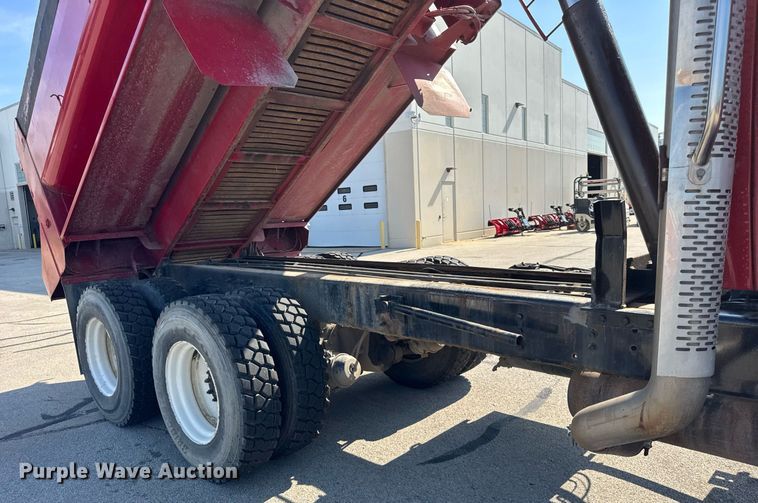 image for item DJ9189 2002 Sterling L8500 dump truck