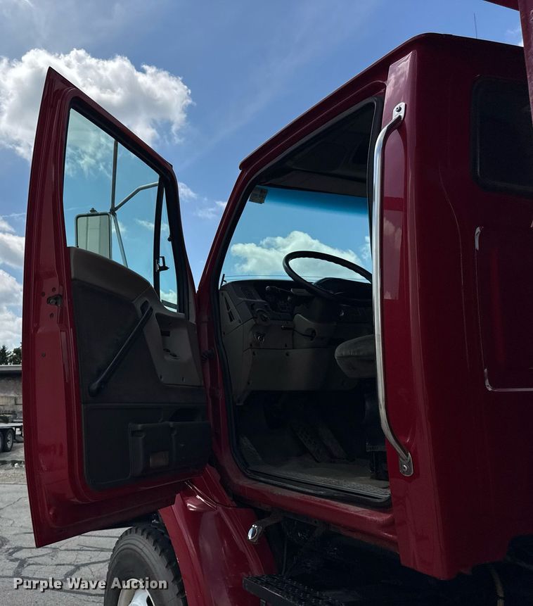 image for item DJ9189 2002 Sterling L8500 dump truck