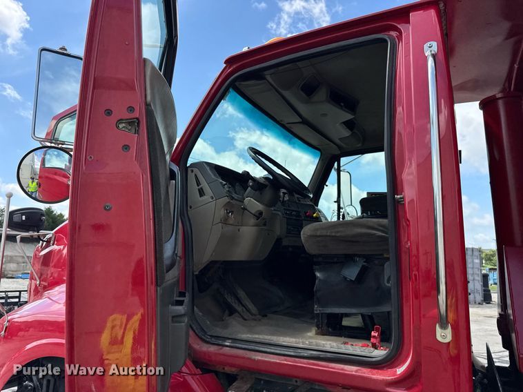 image for item DJ9189 2002 Sterling L8500 dump truck