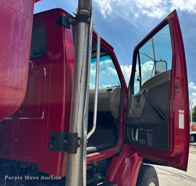 image for item DJ9189 2002 Sterling L8500 dump truck