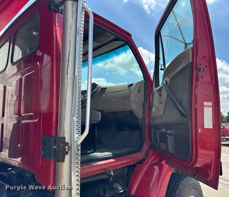 image for item DJ9189 2002 Sterling L8500 dump truck