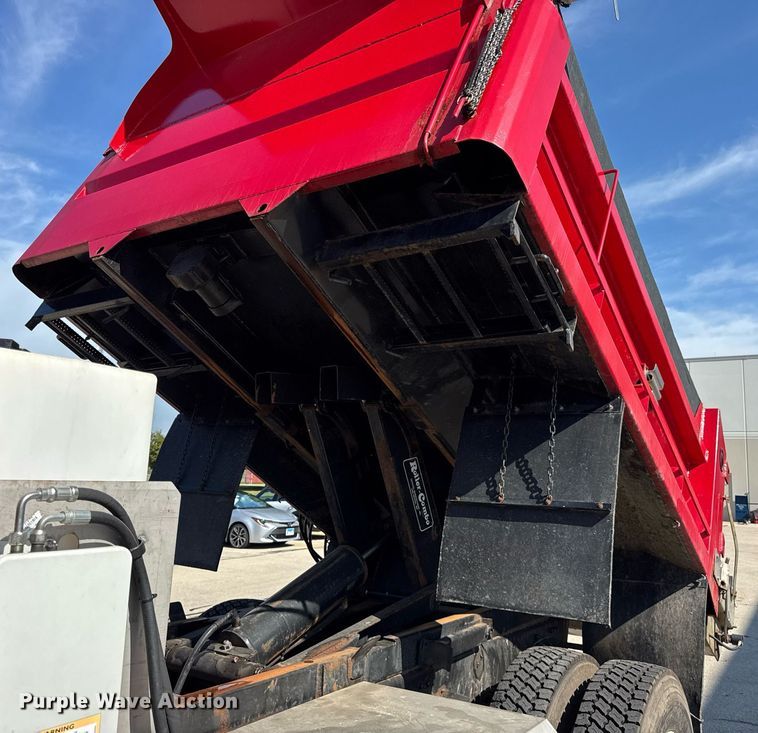 image for item DJ9371 2007 Sterling L7500 dump truck