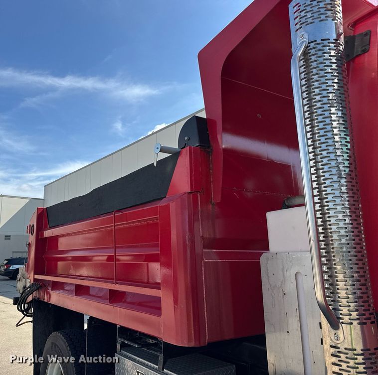 image for item DJ9371 2007 Sterling L7500 dump truck