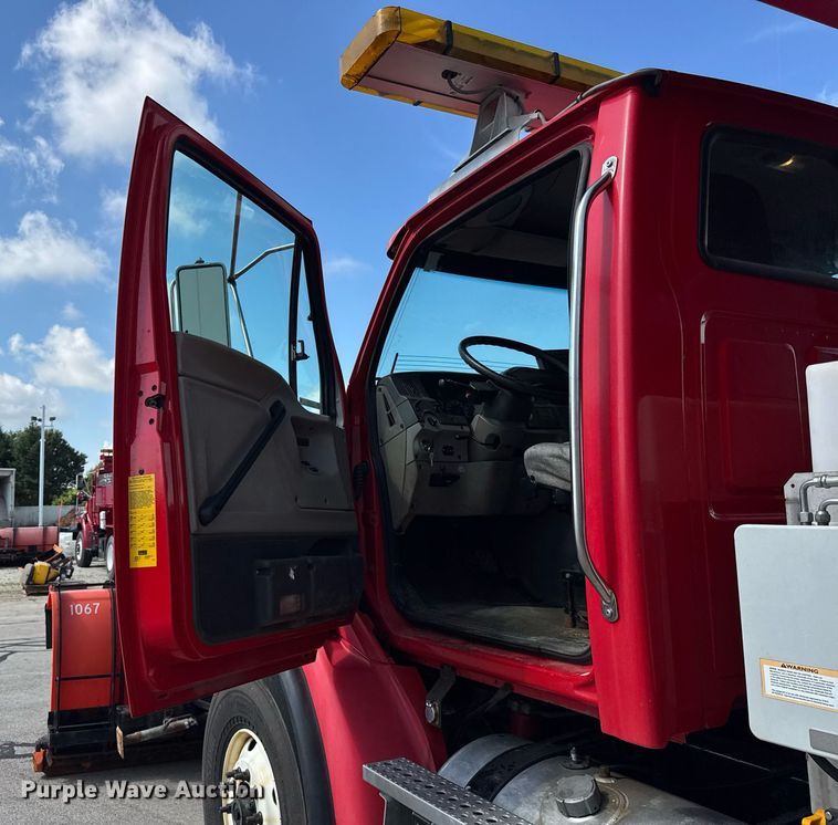 image for item DJ9371 2007 Sterling L7500 dump truck