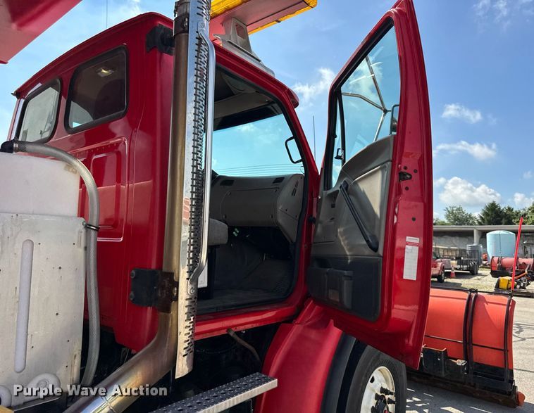 image for item DJ9371 2007 Sterling L7500 dump truck