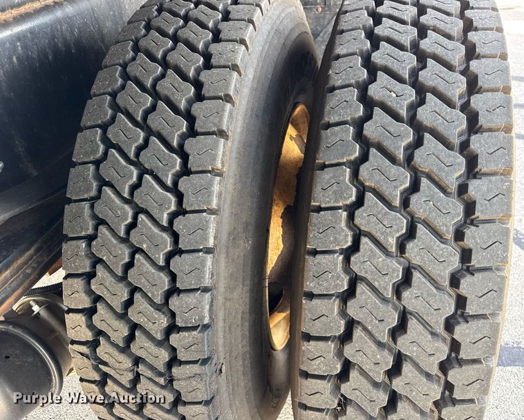 image for item DJ9371 2007 Sterling L7500 dump truck