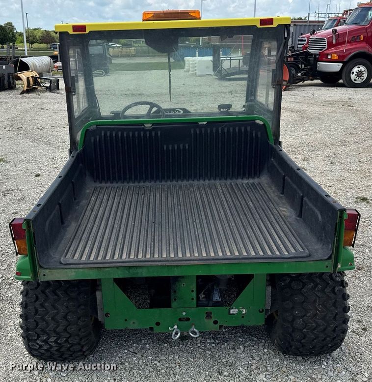 image for item DJ9502 2000 John Deere Gator utility vehicle