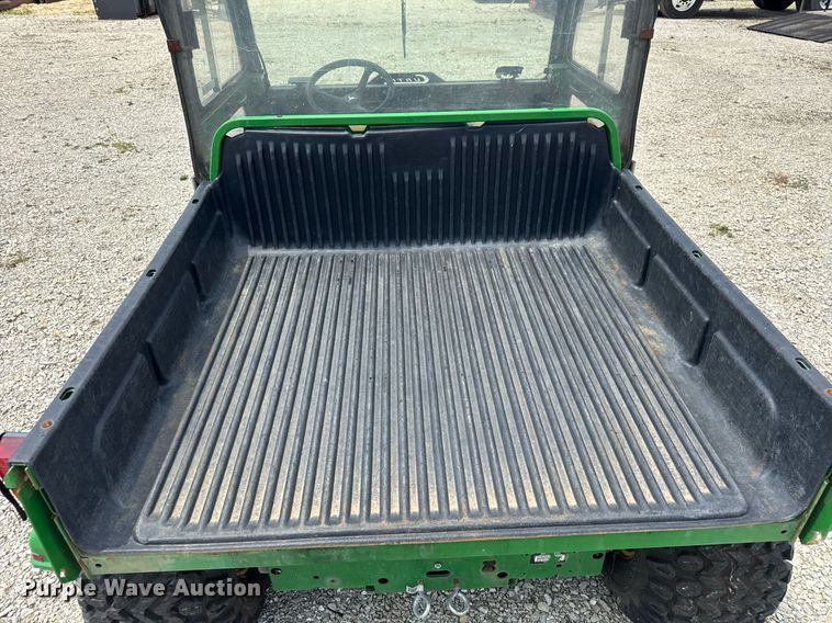 image for item DJ9502 2000 John Deere Gator utility vehicle