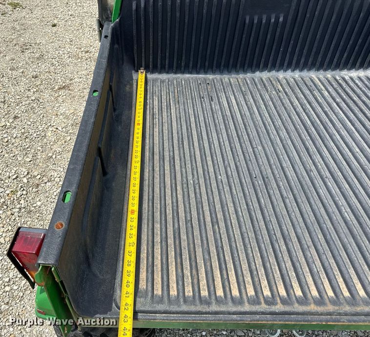 image for item DJ9502 2000 John Deere Gator utility vehicle