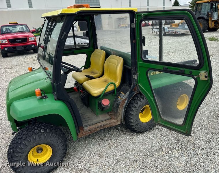 image for item DJ9502 2000 John Deere Gator utility vehicle