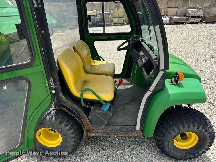 image for item DJ9502 2000 John Deere Gator utility vehicle