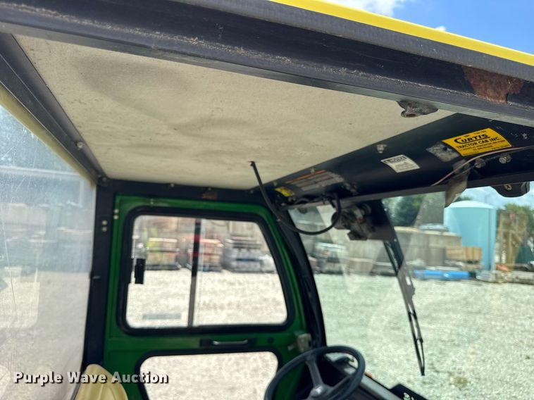 image for item DJ9502 2000 John Deere Gator utility vehicle