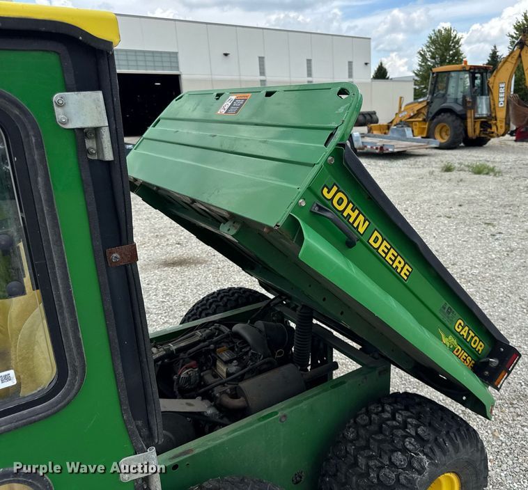 image for item DJ9502 2000 John Deere Gator utility vehicle