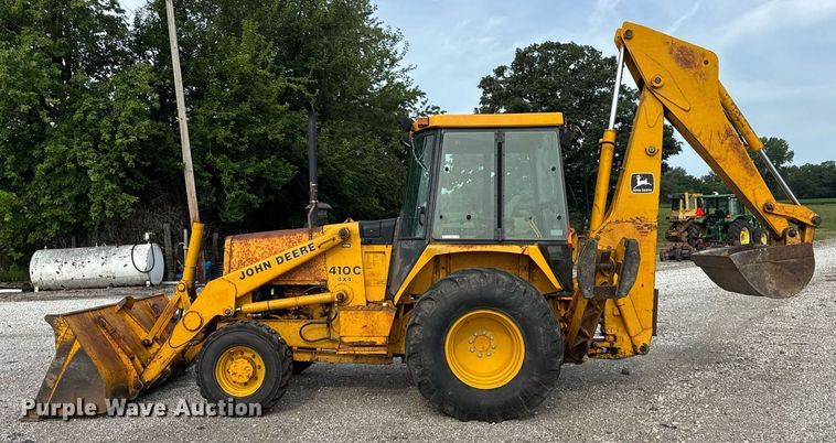 image for item DJ9680 1991 John Deere 410C backhoe