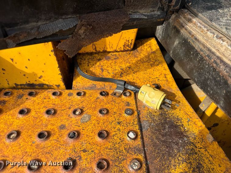 image for item DJ9680 1991 John Deere 410C backhoe