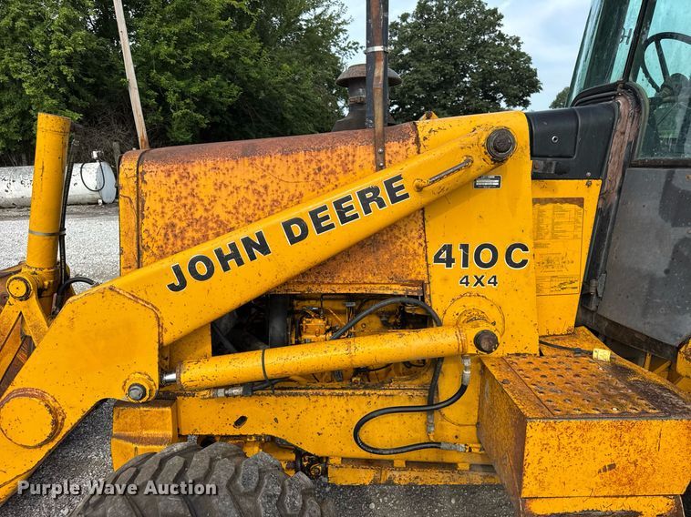 image for item DJ9680 1991 John Deere 410C backhoe