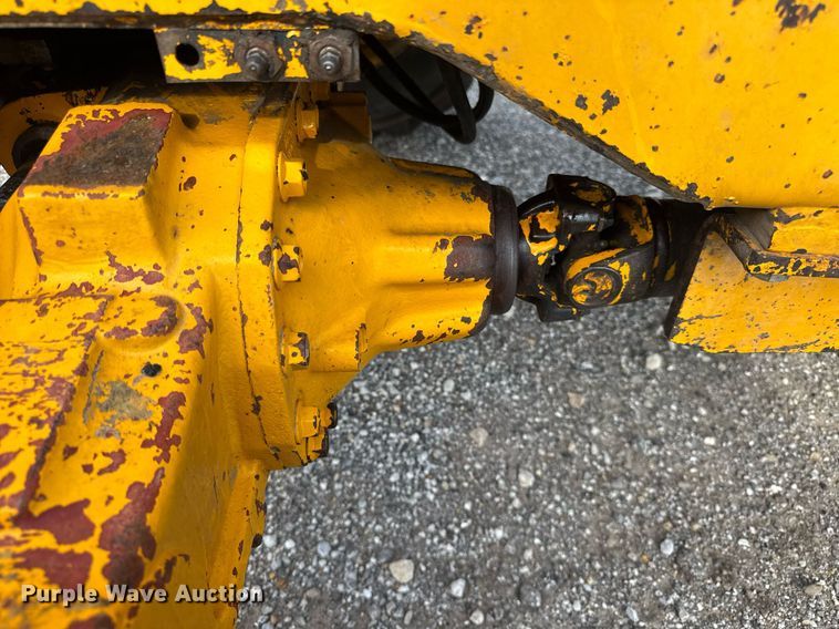 image for item DJ9680 1991 John Deere 410C backhoe