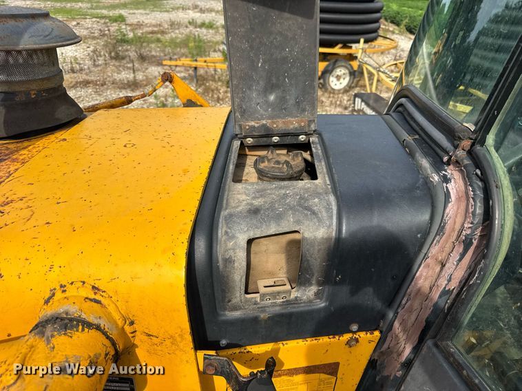 image for item DJ9680 1991 John Deere 410C backhoe