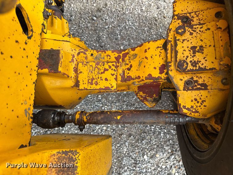 image for item DJ9680 1991 John Deere 410C backhoe