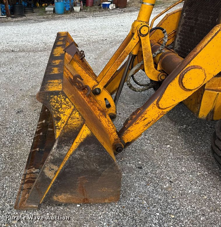 image for item DJ9680 1991 John Deere 410C backhoe