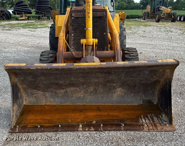 image for item DJ9680 1991 John Deere 410C backhoe