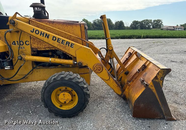 image for item DJ9680 1991 John Deere 410C backhoe